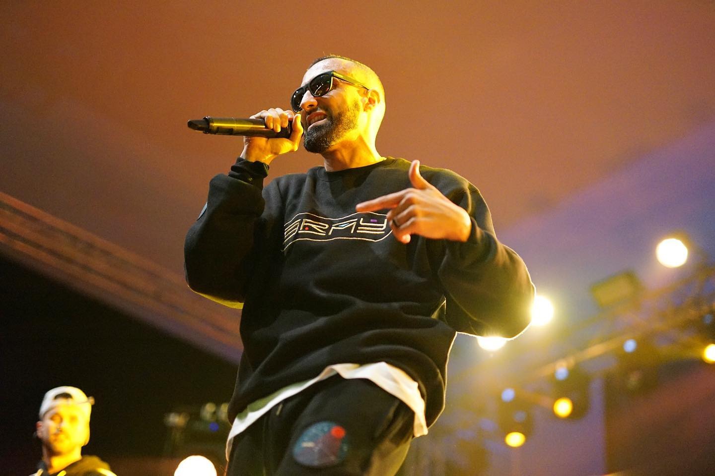 Tote king actuando en directo.